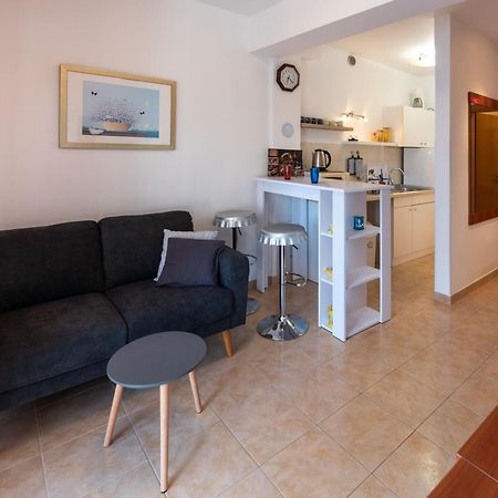 Apartment Anamaria With Seaview เพทรอซาเน ภายนอก รูปภาพ